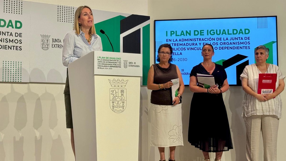 Guardiola anuncia el I Plan de Igualdad de la Junta con 89 medidas para una administración más justa
