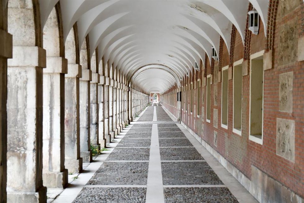 Archivo - Soportales vacíos del Palacio Real de Aranjuez