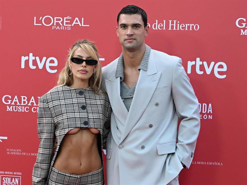 Jessica Goicoechea y Manu Moreno, por primera vez juntos en un photocall en los premios de la Academia de Moda Española