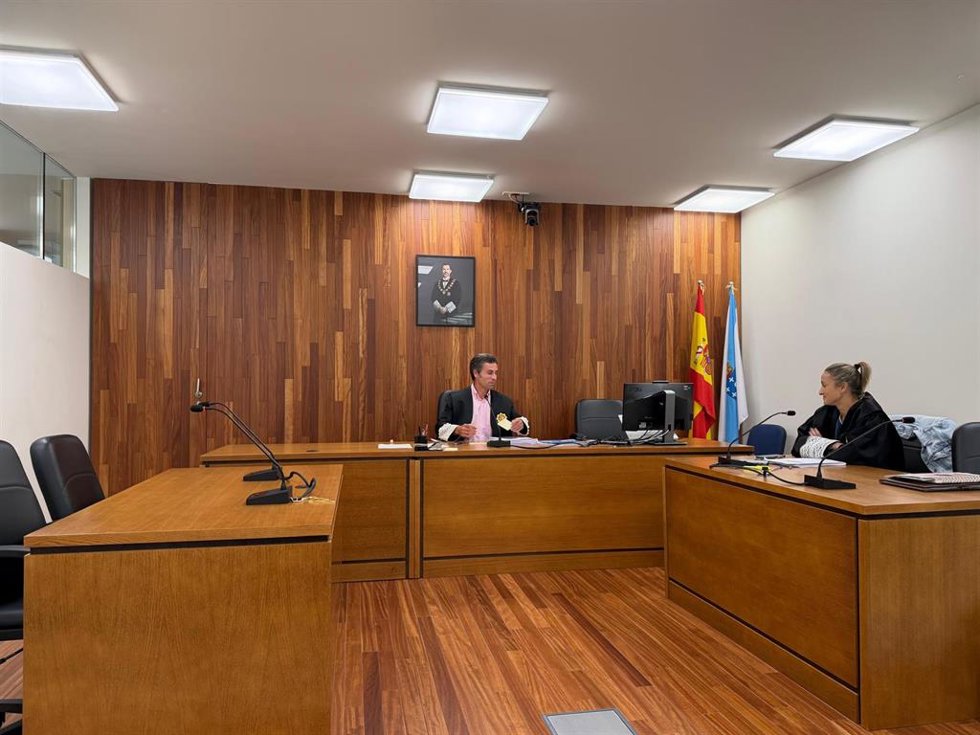 Imagen del juez y la fiscal durante el juicio.