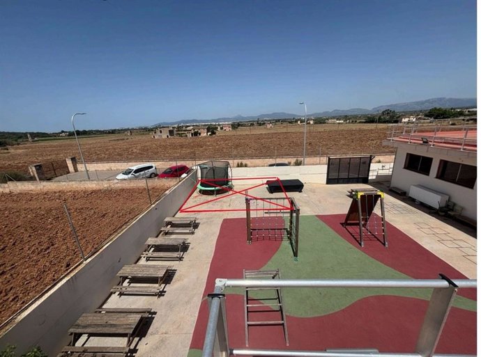 Patio del CEIP S'Aranjassa en el que se plantea instalar el módulo para el comedor