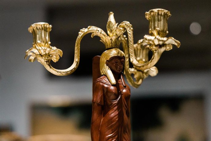 Uno de los tres candelabros inéditos de Luigi Valadier, en el dessert de Carlos IV, en la Galería de las Colecciones Reales, a 1 de julio de 2026, en Madrid (España). Los elementos compositivos del dessert de Luigi Valadier reflejan tanto el gusto por la 