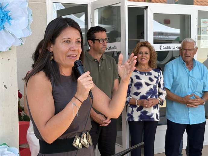 La consejera de Bienestar Social, Bárbara García Torijano, en el aniversario celebrado en Abengibre.
