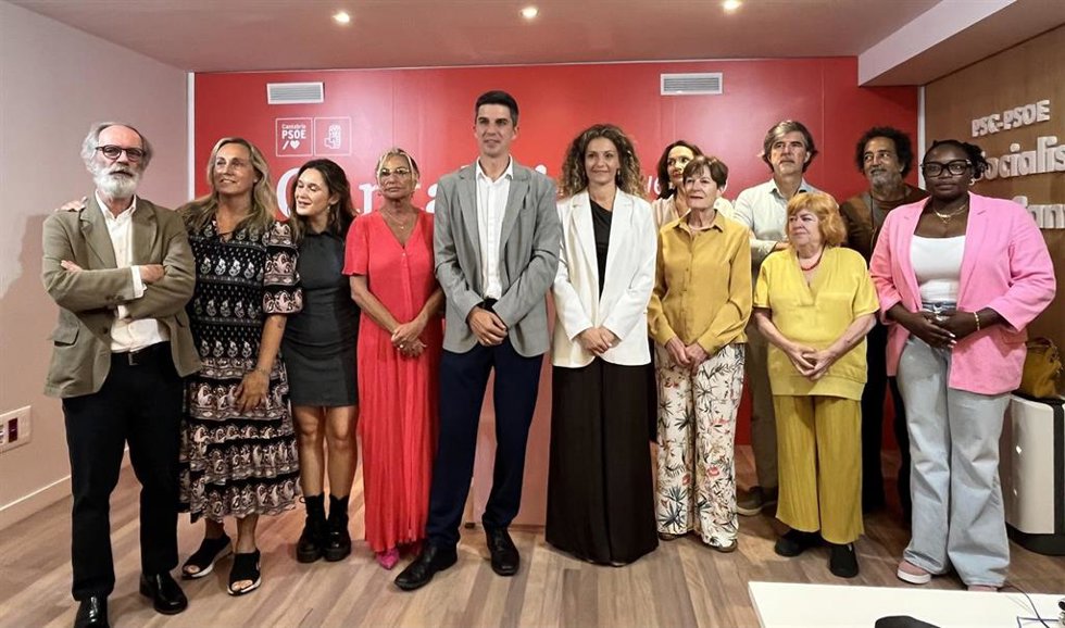 Daniel Fernández (quinto por la izda) anuncia que optará a ser candidato del PSOE a la Alcaldía de Santander