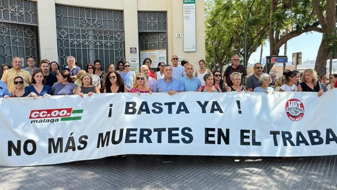 Concentración por el fallecimiento de un trabajador en Riogordo