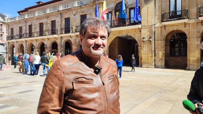 Archivo - El concejal de IU-Convocatoria por Oviedo Alejandro Suárez.