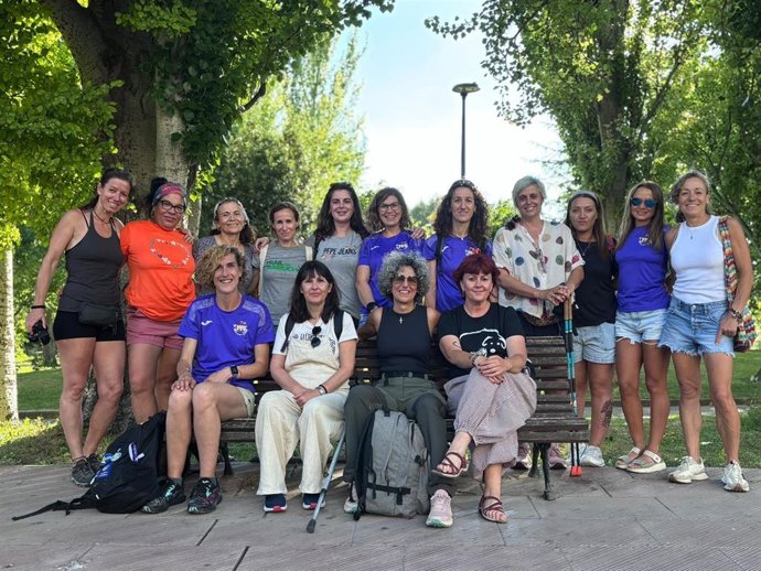 Las mujeres participantes en la ruta senderista.