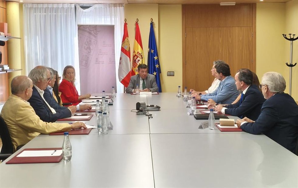 Reunión del consejero de la Presidencia, Luis Miguel González Gago, con representantes del sector del juego de Castilla y León.