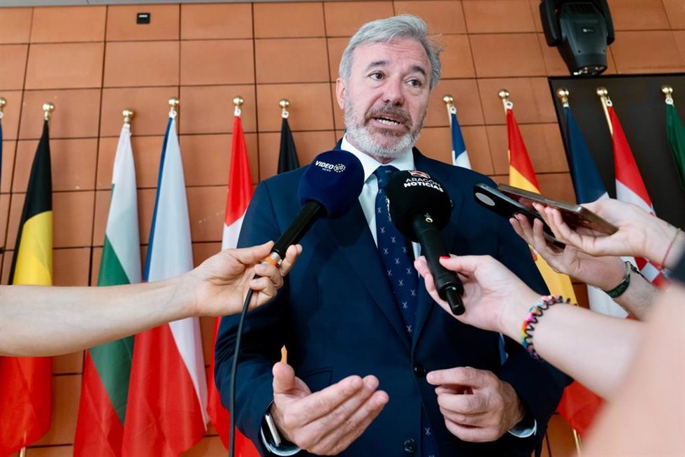 El presidente del Gobierno de Aragón, Jorge Azcón, ha suspendido su agenda en Bruselas para regresar a Zaragoza y seguir la evolución del incendio de Leciñena.