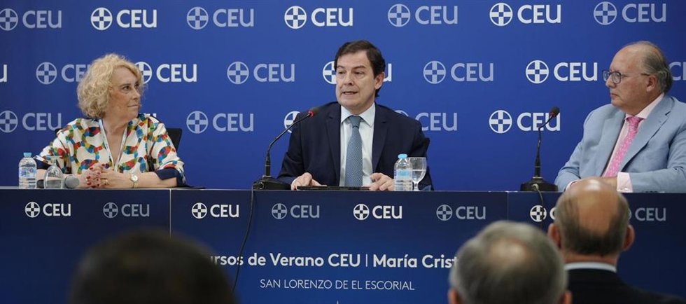 Mañueco durante su intervención en los cursos de verano CEU-María Cristina.