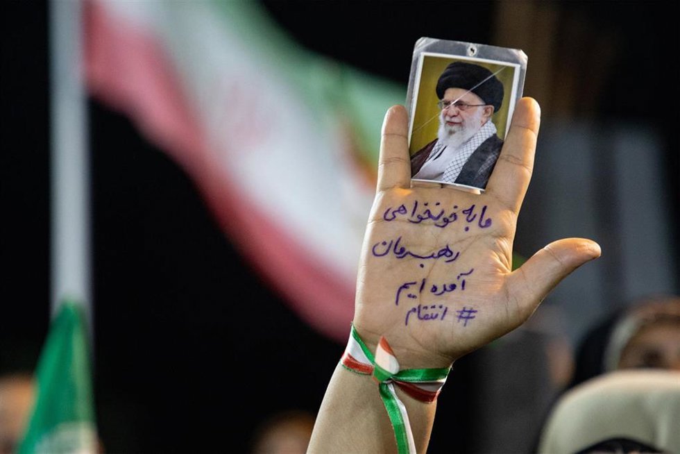 Imagen del líder supremo de Irán Alí Jamenei en una manifestación progubernamental en Teherán.