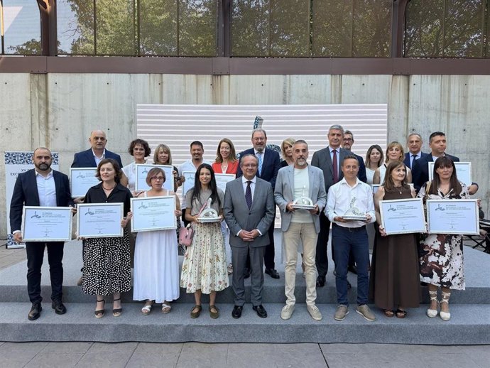 El consejero de Hacienda, Administraciones Públicas y Transformación Digital, Juan Alfonso Ruiz Molina, entrega los XV Premios a la Excelencia y Calidad en la Prestación de los Servicios Públicos en Castilla-La Mancha.