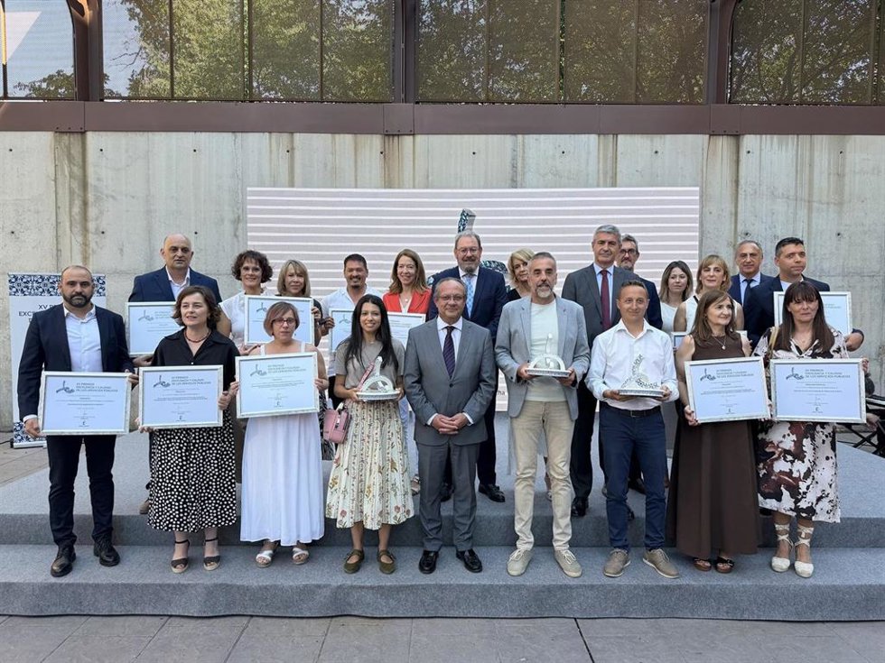 El consejero de Hacienda, Administraciones Públicas y Transformación Digital, Juan Alfonso Ruiz Molina, entrega los XV Premios a la Excelencia y Calidad en la Prestación de los Servicios Públicos en Castilla-La Mancha.