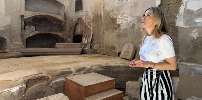 La vicepresidenta segunda del Gobierno de Aragón y consejera de Presidencia, Cultura y Deporte, Mar Vaquero, en una visita al Real Monasterio de Santa María de Sijena.