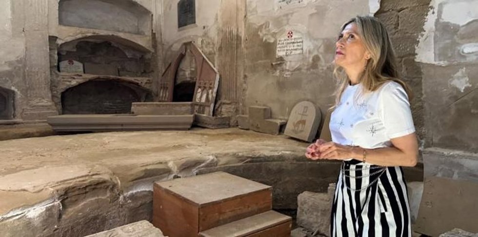 La vicepresidenta segunda del Gobierno de Aragón y consejera de Presidencia, Cultura y Deporte, Mar Vaquero, en una visita al Real Monasterio de Santa María de Sijena.