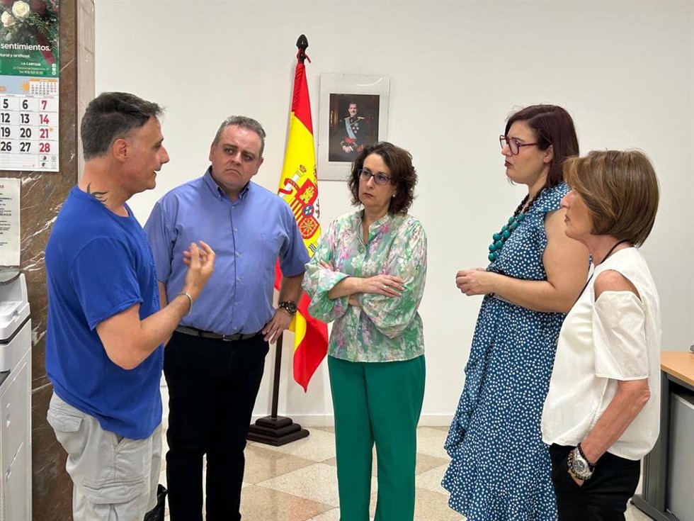 La portavoz del grupo municipal de Vox en el Ayuntamiento de Zaragoza, Eva Torres, exige "mano dura" ante la creciente inseguridad tras reunirse con los padres de un menor agredido en Arcosur