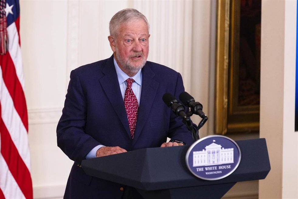 Archivo - David Rockefeller Jr. pronuncia unas palabras en el East Room de la Casa Blanca durante la ceremonia de los galardonados del Praemium Imperiale 2023 en Washington D. C., el martes 12 de septiembre de 2023. 