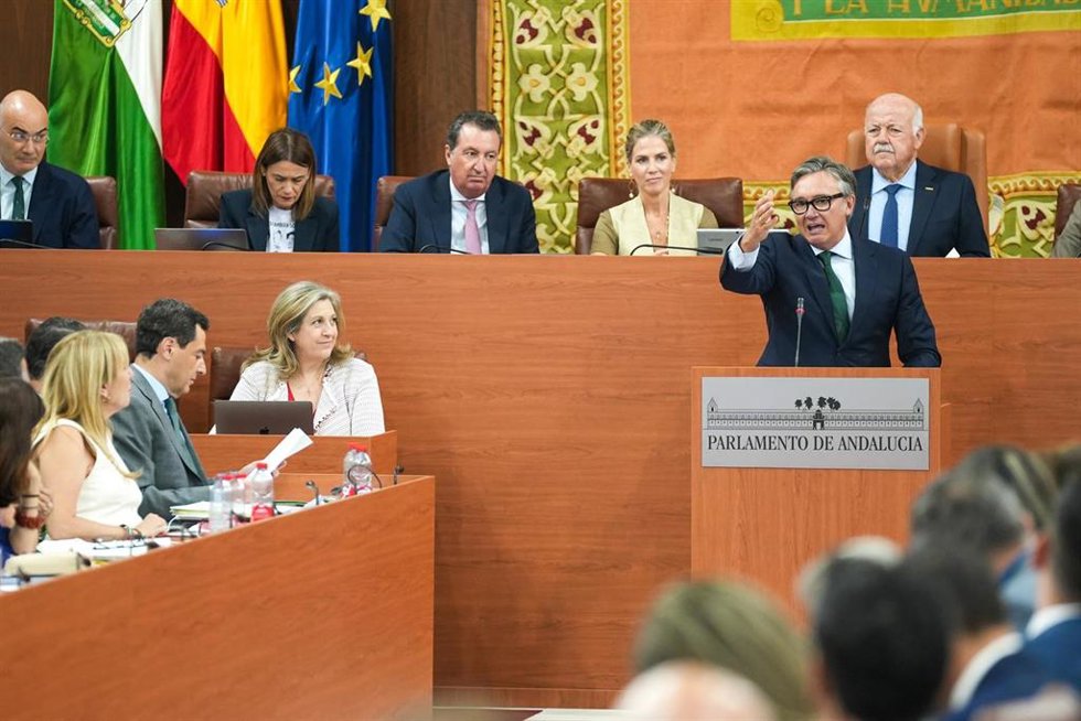 El portavoz del grupo parlamentario Vox en Andalucía, Manuel Gavira, interviene en la segunda jornada del debate de investidura con las replicas de los portavoces de los cinco grupos parlamentarios. A 30 de junio de 2026 en Sevilla (Andalucía, España) 