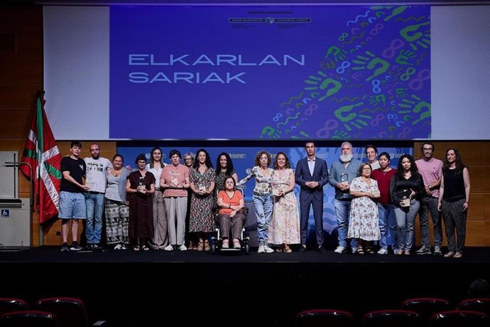 Galardonados con los Premios Elkarlan Sariak.