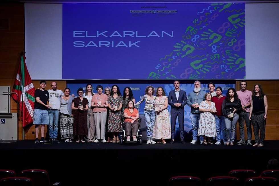 Galardonados con los Premios Elkarlan Sariak.