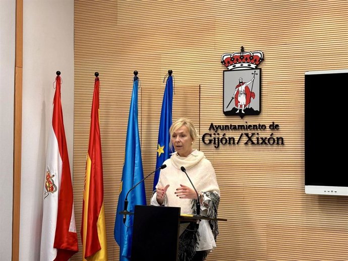 Archivo - La portavoz de Vox en el Ayuntamiento de Gijón, Sara Álvarez Rouco, en rueda de prensa en el Consistorio gijonés.