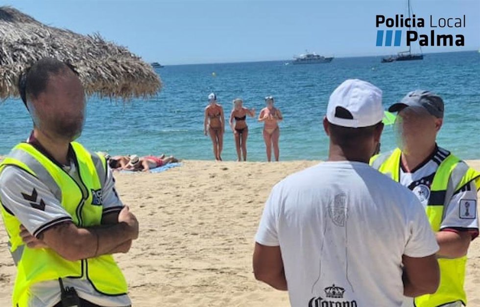 Intervenidos más de 1.200 artículos y bebidas en dos operativos contra la venta ambulante ilegal en Palma