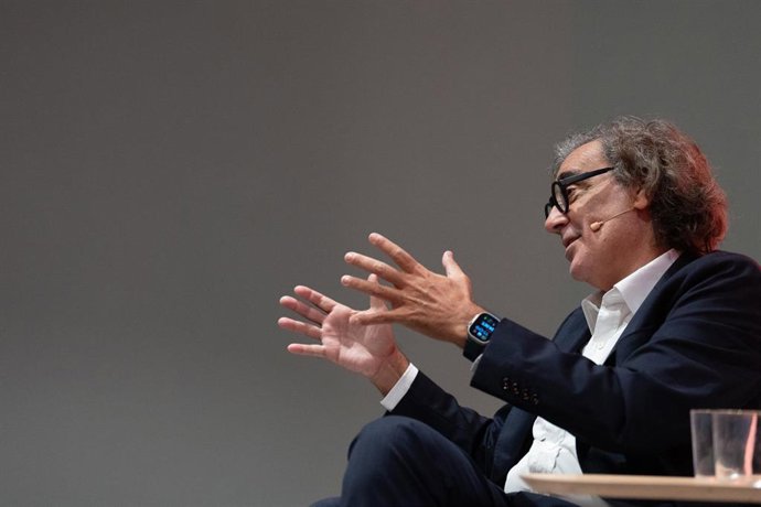 Archivo - El periodista, empresario y coleccionista, Tatxo Benet, durante la inauguración del Museo de Arte Prohibido, en la Casa Garriga Noqués, a 24 de octubre de 2023, en Barcelona, Catalunya (España). Tatxo Benet es el encargado de esta muestra en la 