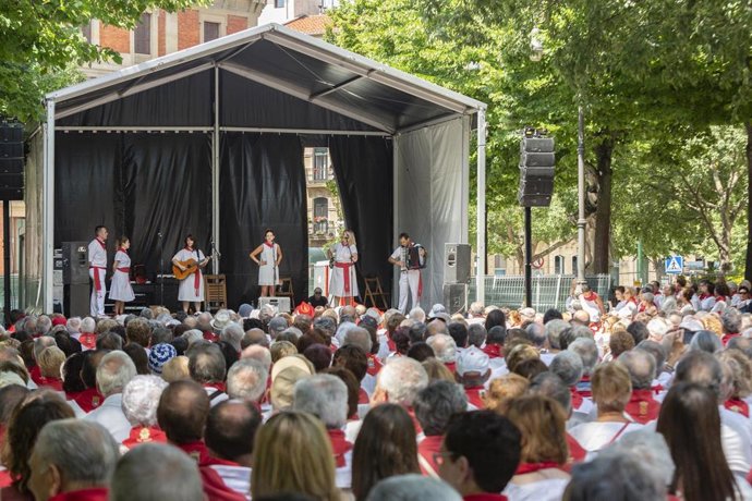 Concierto de jotas en San Fermín.