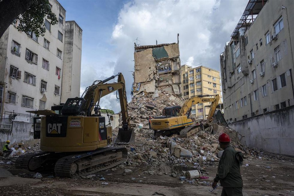June 30, 2026, Caracas, Miranda, Venezuela: The Moises Building in the parish of San Bernardino; the search for the deceased is still ongoing..Caracas, Venezuela, was hit by two powerful earthquakes. June, 30, 2026,Image: 1113750145, License: Rights-manag