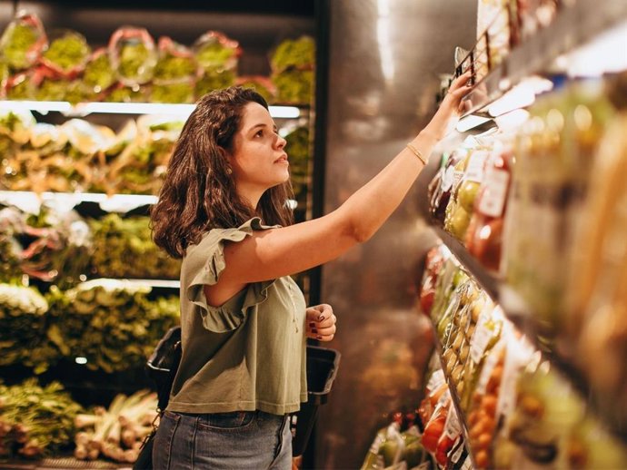Claves de ahorro este verano: cómo rebajar hasta un 51% el ticket de la compra sin renunciar a la calidad