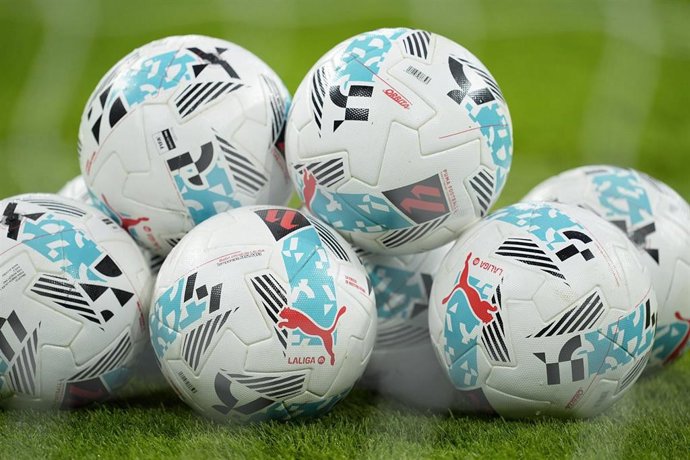 Archivo - Balones de LaLiga de la temporada 2025-26.