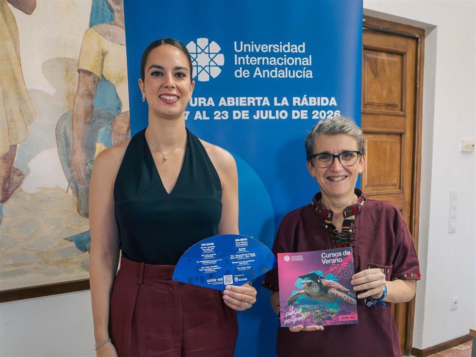 La directora de la UNIA en La Rábida, María de la O Rubio (derecha), y la alcaldesa de Palos de la Frontera, Milagros Romero.