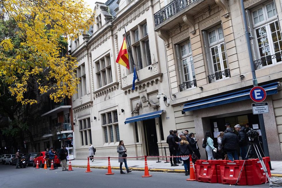Archivo - Fachada del Consulado de España, a 21 de mayo de 2024, en Buenos Aires (Argentina). 
