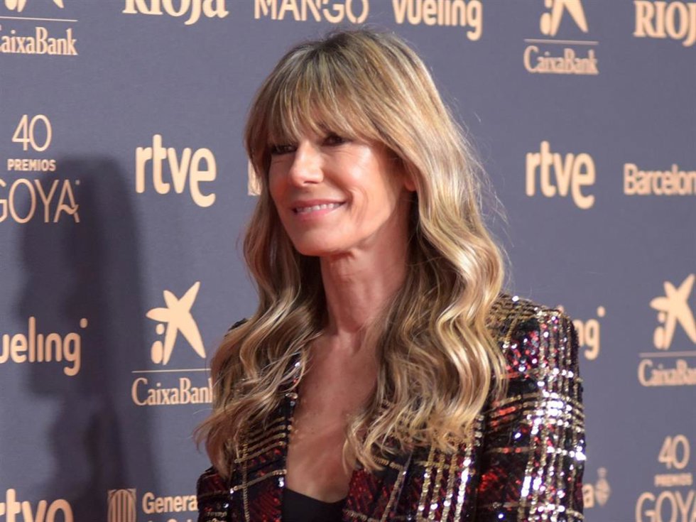 Archivo - La esposa del presidente del gobierno Begoña Gómez en la alfombra roja de la 40º edición de los Premios Goya, en el Auditori del Centre de Convencions Internacionals, a 28 de febrero de 2026, en Barcelona, Cataluña (España).