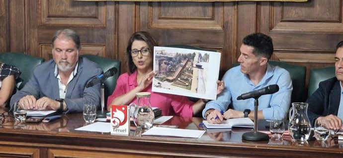 La alcaldesa aprovecha el Debate sobre el Estado de la Ciudad para presentar uno de los principales proyectos de futuro de la ciudad: una conexión mecánica de 55 metros entre ambos barrios.