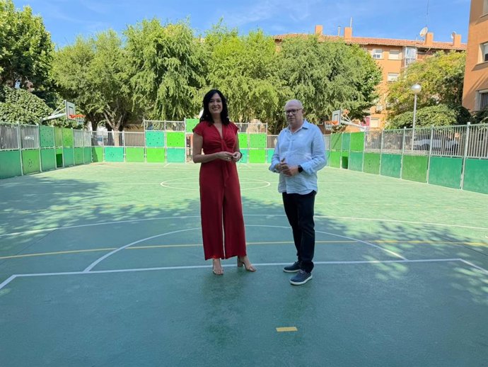 La alcaldesa de Huesca, Lorena Orduna, y el concejal de Deportes, Leopoldo Carranza, han inaugurado la pista.