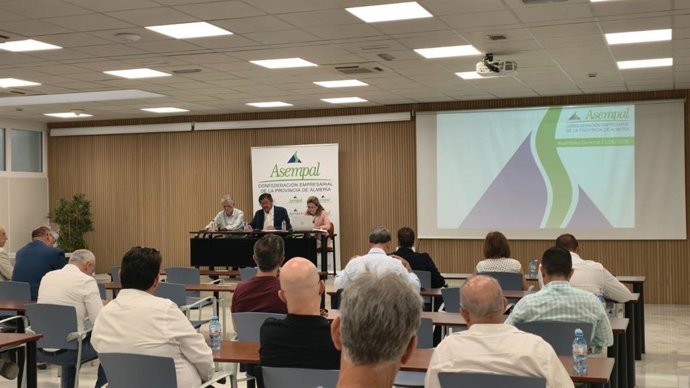 El presidente de Asempal, Cecilio Peregrín, participa en la asamblea general de la confederación.