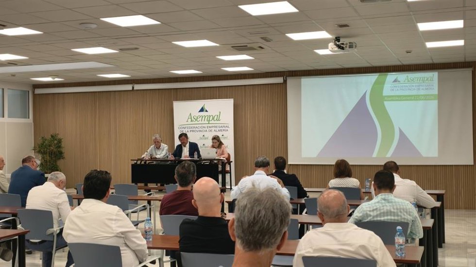 El presidente de Asempal, Cecilio Peregrín, participa en la asamblea general de la confederación.