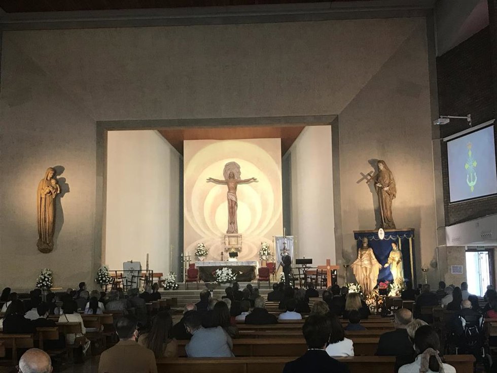 Archivo - Iglesia de Santa Rita con las imágenes de Cristo Resucitado la Virgen de la Esperanza