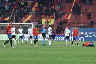 Futbol, Union Espanola vs Colo Colo Fecha 4, Copa Chile 2026. El arbitro Diego Flores muestraÊtarjetaÊroja a Felipe Raipan de Colo Colo durante un partido de Copa Chile disputado en el estadio Santa Laura de Santiago, Chile. 29/06/2026 Dragomir
