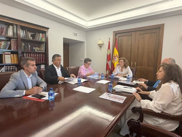 La consejera de Educación, María Pardo, reúne a la red concertada para avanzar en equidad territorial y conciertos