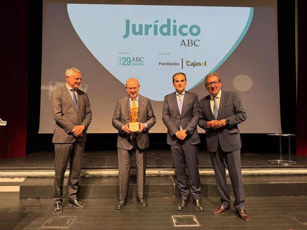 El consejero en funciones de Justicia, Administración Local y Función Pública, José Antonio Nieto, en el acto de entrega del XV Premio a la Trayectoria Jurídica que concede el diario ABC.