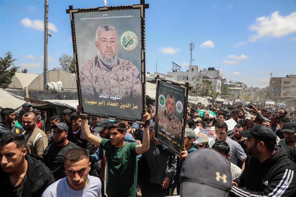 Archivo - Palestinos en el funeral del líder del brazo militar de Hamás sIzz al Din al Haddad, en la Franja de Gaza