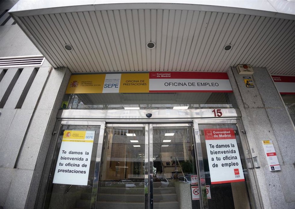 Archivo - Fachada de la oficina del INEM, a 4 de marzo de 2025, en Madrid (España). El número de parados registrados en las oficinas de los servicios públicos de empleo (antiguo Inem) en la Comunidad de Madrid subió un 1,45% en febrero con 4.172 desemplea