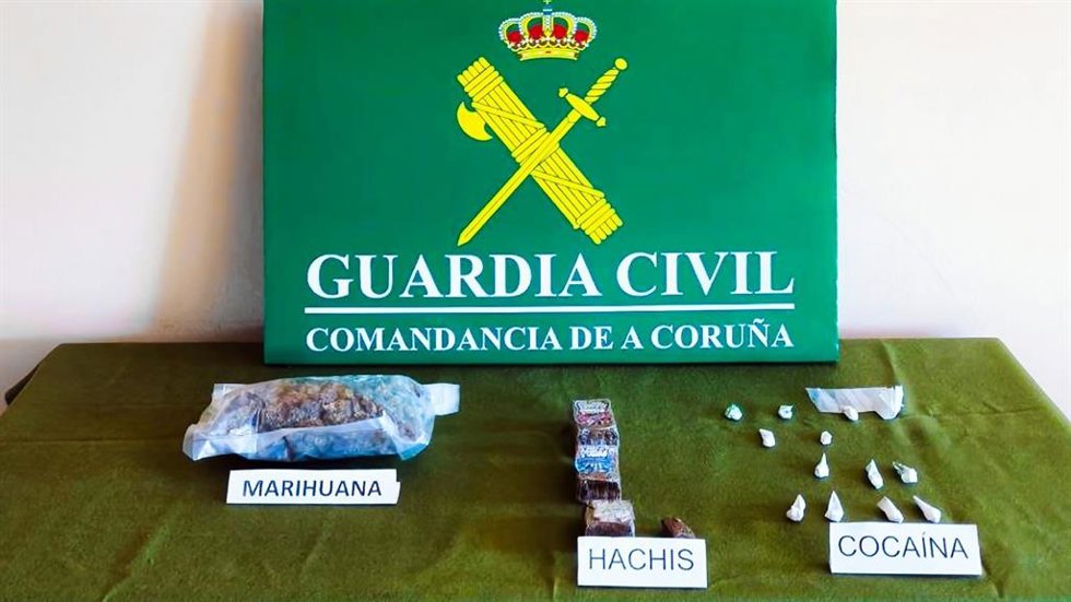 Sustancias intervenidas en un operativo en Dodro (A Coruña).