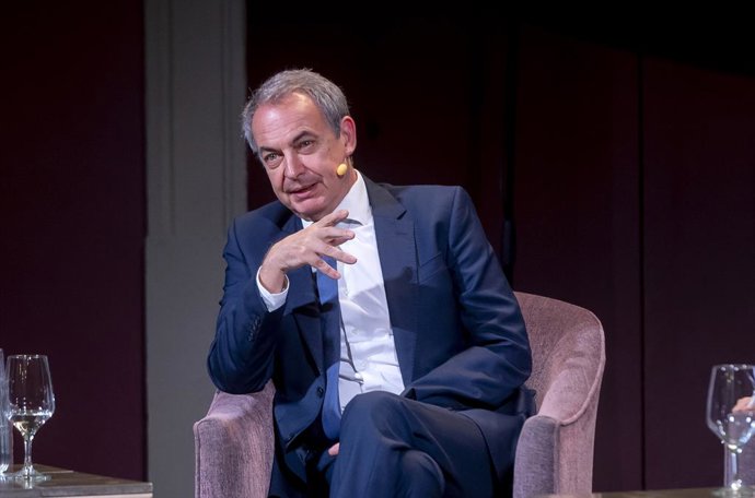 Archivo - El expresidente del Gobierno José Luis Rodríguez Zapatero participa en ‘Los Desayunos del Ateneo’, en el Ateneo de Madrid, a 3 de noviembre de 2025, en Madrid (España).