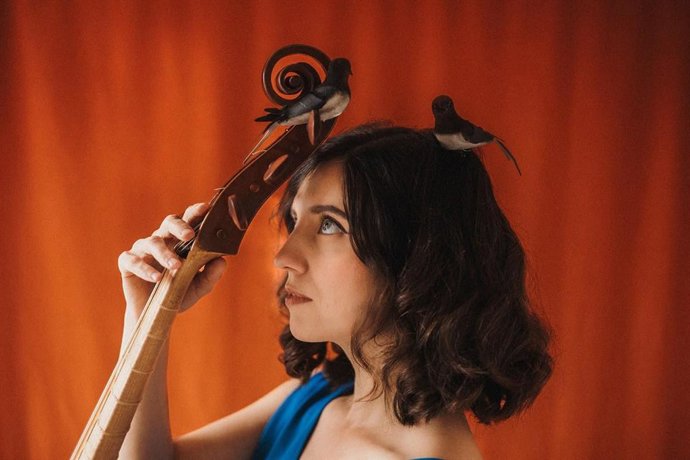 La cantautora y violagambista aragonesa Pilar Almalé.
