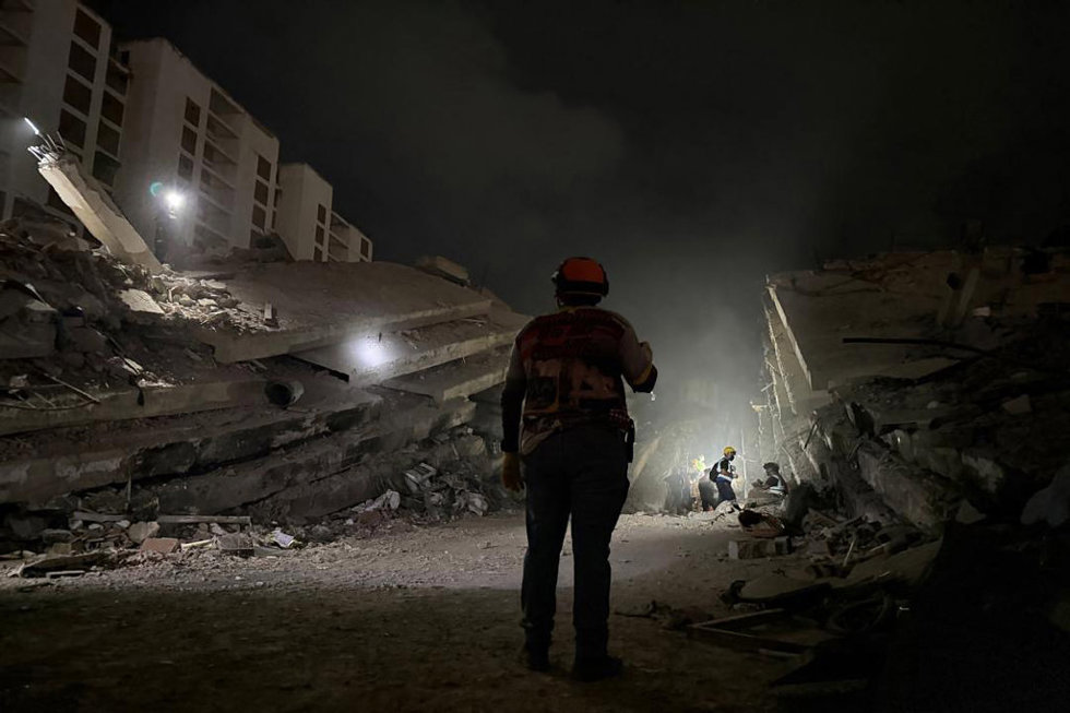 30 June 2026, Venezuela, La Guaira: An undated image supplied Constanza Plaza obtained on  July 1st, 2026, shows relief efforts on the ground that has been levelled by deadly earthquakes in La Guaira, Venezuela. Photo: Constanza Plaza/Constanza Plaza/dpa