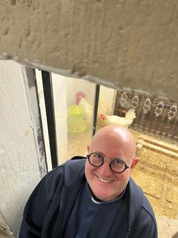 El DJ Padre Gilherme visita la Catedral y el Convento de San Francisco, en Santo Domingo, y el Monasterio de Cañas