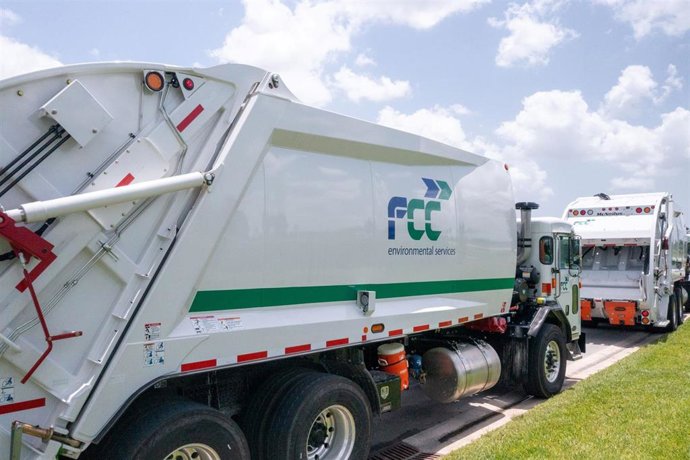 Camión de recogida de residuos de FCC Enviro en Florida